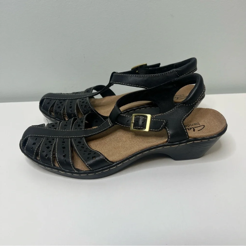 CLARKS Bendables Fisherman T-Strap Black Leather Sandals Size 6.5 Low Heel NEW - Picture 4 of 8
